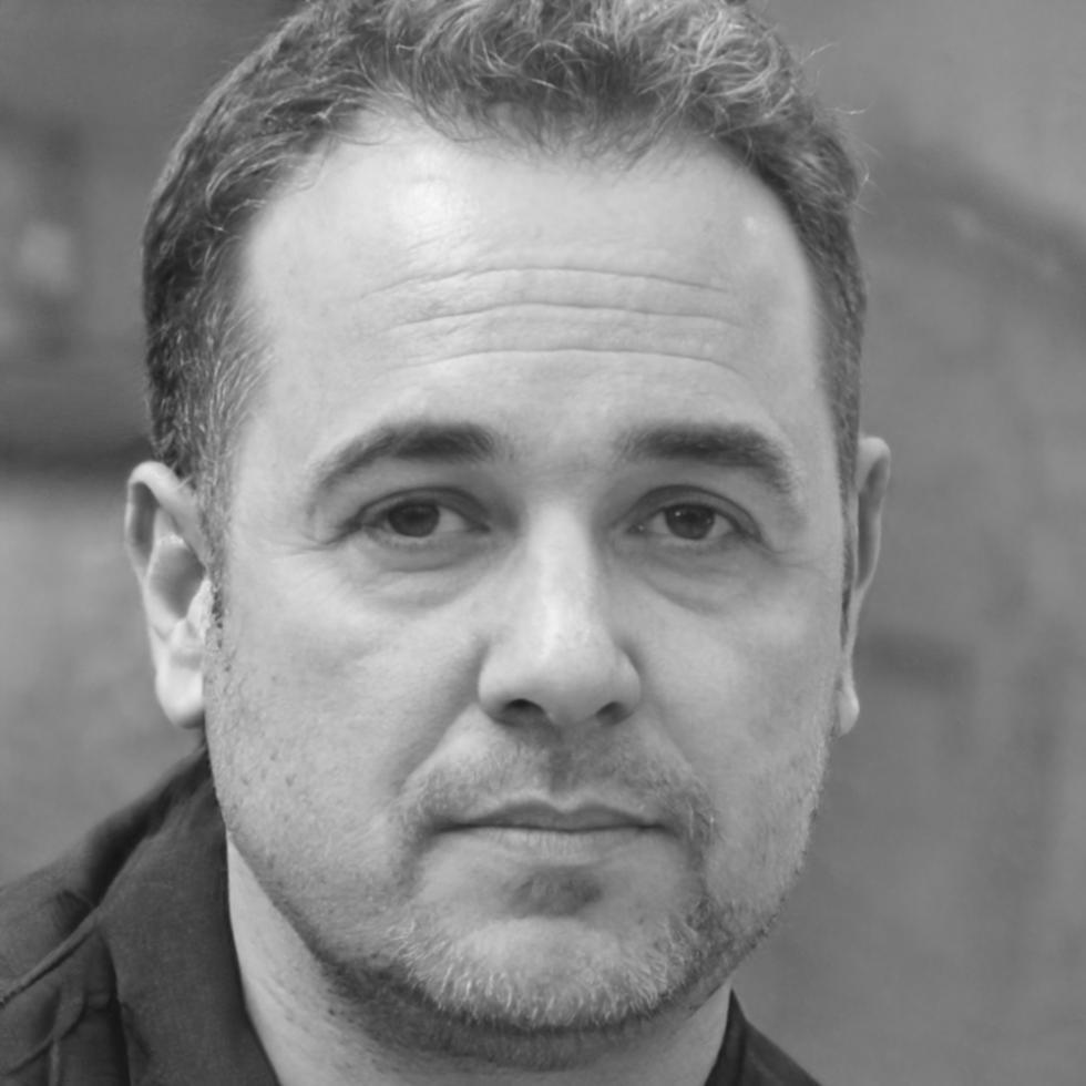 Portrait de Marc Dubois, Directeur Innovation chez TechnoFin Solutions